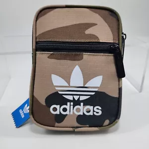 Borsa a tracolla Adidas unisex Fest Essentials taglia unica, verde marrone mimetico - Foto 1 di 8