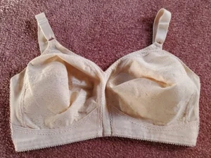 Playtex 18 Hour Sensational Support Wireless Full Coverage Bra Size 38DD - Picture 1 of 4