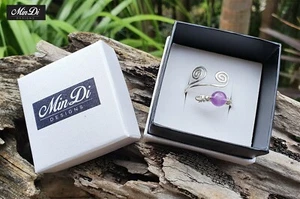 Anillo de alambre ajustable de plata de ley hecho a mano con amatista. - Imagen 1 de 6