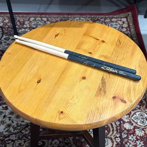 Zildjian Black and Hickory 54 Dips Drumsticks - Picture 1 of 3