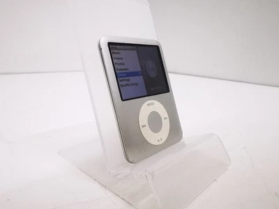 Apple iPod Nano 3rd Gen 4GB Player - Silver - MA978ZP/A - Image 1 of 4