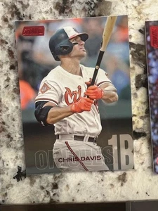 2018 TOPPS MLB STADIUM CLUB RED FOIL CARD BALTIMORE ORIOLES CHRIS DAVIS #122 - Foto 1 di 1