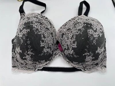 Sujetador Victoria's Secret Dream Angels Demi Forrado - Encaje Rosa Claro con Tachuelas Talla 34DDD Foto 1 de 4