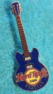 SEATTLE *3 CUERDAS* NÚCLEO AZUL OSCURO GIBSON SERIE DE GUITARRA 2010 Hard Rock Café PIN - Imagen 1 de 1
