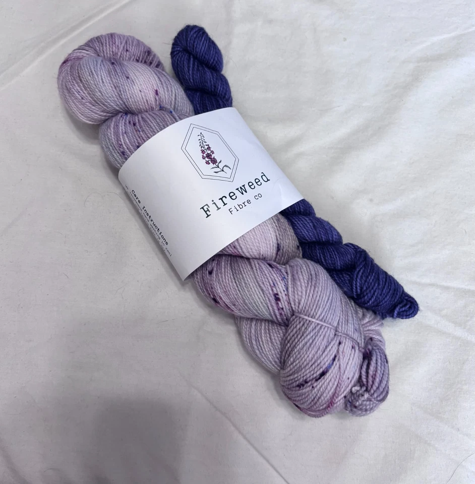 Fireweed Fibre Co - Calcetín Sweet Pea - Feb 2023 Hilo Buffy the Vampire Slayer Club Foto 1 de 2