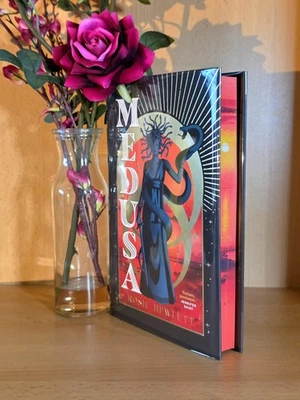 🆕️GOLDSBORO Medusa Rosie Hewlett SIGNED NUMBERED Sprayed Hardcover SENTSAMEDAY  - Image 1 of 4