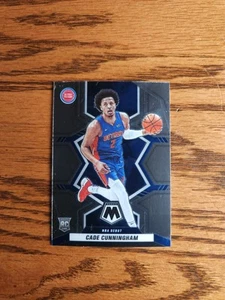 2021-22 Panini Mosaic #261 Cade Cunningham NBA Debutto Rookie Card RC - Foto 1 di 2