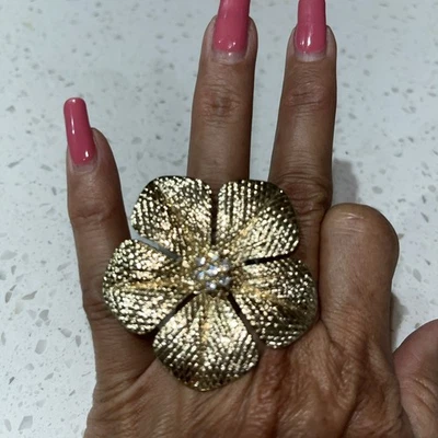 Anillo de flores vintage de diamantes de imitación Monet Foto 1 de 4