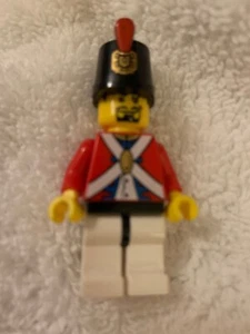 Minifigura LEGO Piratas Soldado Imperial con Sombrero Shako - Imagen 1 de 5