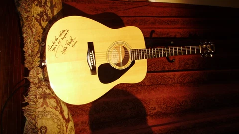 PETER FRAMPTON AUTOGRAPHED / SIGNED GUITAR - Yamaha FG-401 Signed w/ Gig Bag Cover