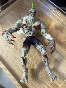 DC Multiverse Titan Joker Mega Actionfigur - Bild 1 von 5