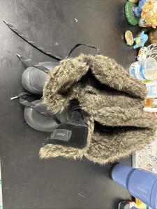 Khombu Ellie Boot for Women, Size 8 - Black - Picture 1 of 5