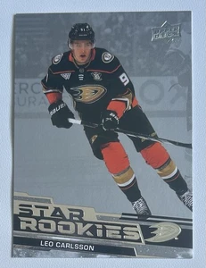 Leo Carlsson RC 2023-24 Upper Deck NHL Star Rookies #7 Anaheim Ducks - Imagen 1 de 2