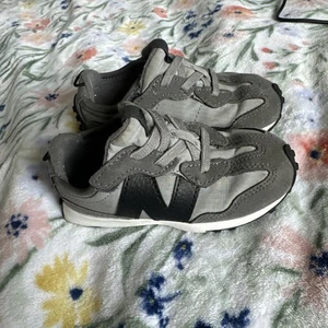 Boys Grey New Balance Trainers size 7.5 Infant - Picture 1 of 12