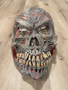 Halloween Demon Skull Latex Mask by Disguise 2002~ MINT - Picture 1 of 10
