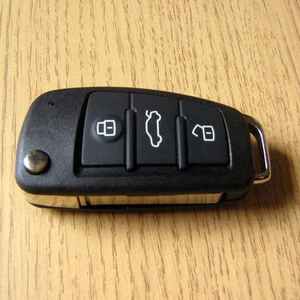 Replacement 3 Button Remote FOB Flip Key Case for AUDI A2 A3 A4 B6 B7 A6 C6 TT - Picture 1 of 2