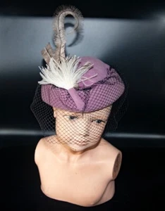 Vintage 1950's pill box hat. Robin Hood Feather Rare Purple Black Net Unique - Picture 1 of 3