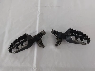 Honda CR125R CR250R 2001 OEM reposapiés derecho izquierdo clavijas pedales soportes estribos Foto 1 de 2