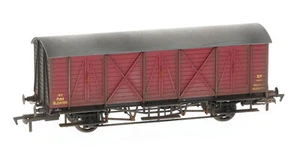 E87061 EFE Rail OO Gauge GWR 10T 'Bloater' Fish Van BR Crimson Deluxe Weathered - Picture 1 of 1