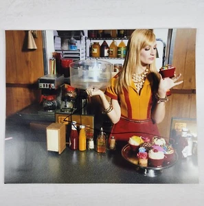 '2 Broke Girls' Actress Beth Behrs Signed 8x10 Autograph (No COA) Photo Picture - Picture 1 of 8