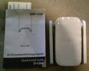D-Link DAP-1530 AC750 Dual-Band Mesh WiFi Range Extender w/Smart Signal - Picture 1 of 3