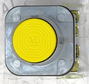 Allen-Bradley 800T-A9A Momentary Yellow Push Button 30mm 1NO 1NC Flush Head - Picture 1 of 4