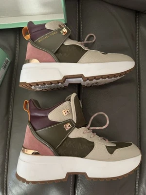 Michael Kors Women’s High Tops Size 6.5 EUC - Image 1 of 4