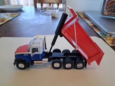 Greenlight - S.D. Trucks Series 6 | Caminhão basculante Mack® Granite® 2019, escala 1:64 - Imagem 1 de 4
