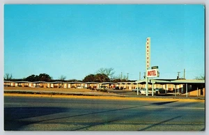 Postcard - Saratoga Motel - Lampasas Texas - Picture 1 of 2