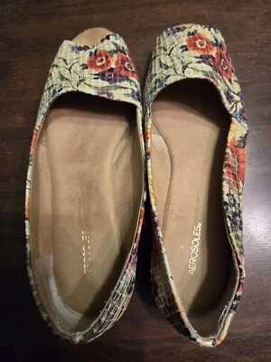 Alpargata de cuña floral con reposapiés aerosoles talla 9W usada Foto 1 de 4