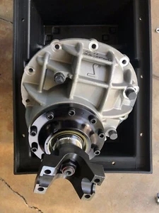 Nuevo estuche Ford 9" pulgadas aluminio tercer miembro perno a través 35 splic carrete completo 3,70 engranajes - Imagen 1 de 3