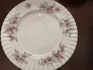 Royal Albert Lavender Rose Dinner Plate 10 1/4" Bone China England - Picture 1 of 9