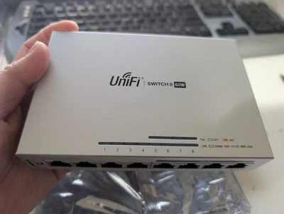 Conmutador Ethernet Ubiquiti Networks UniFi US-8 8 puertos (usado) Foto 1 de 4