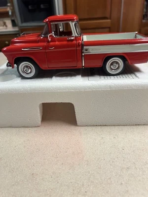 Modelo de metal fundido a presión de camioneta Chevrolet Cameo 1957 de Danbury como nueva Foto 1 de 4