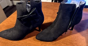Ermonn Womens Ankle Boots Size 7 Black Pointed Toe Bow Faux Suede Side Zip D7AZ2 - Picture 1 of 5