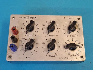 Caja de resistencia Levell Decade ~ 10Ω - 10MΩ ~ Tatty ~ Pero parece todo funcionando - Imagen 1 de 14