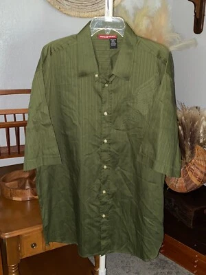 Men’s Size 2XL Rocawear Short Sleeve Collared Button Down Casual Shirt - Image 1 of 4