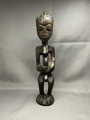 STATUETTE AFRICAINE EN BOIS SCULPTÉ , ART TRIBAL . - Photo 1/4