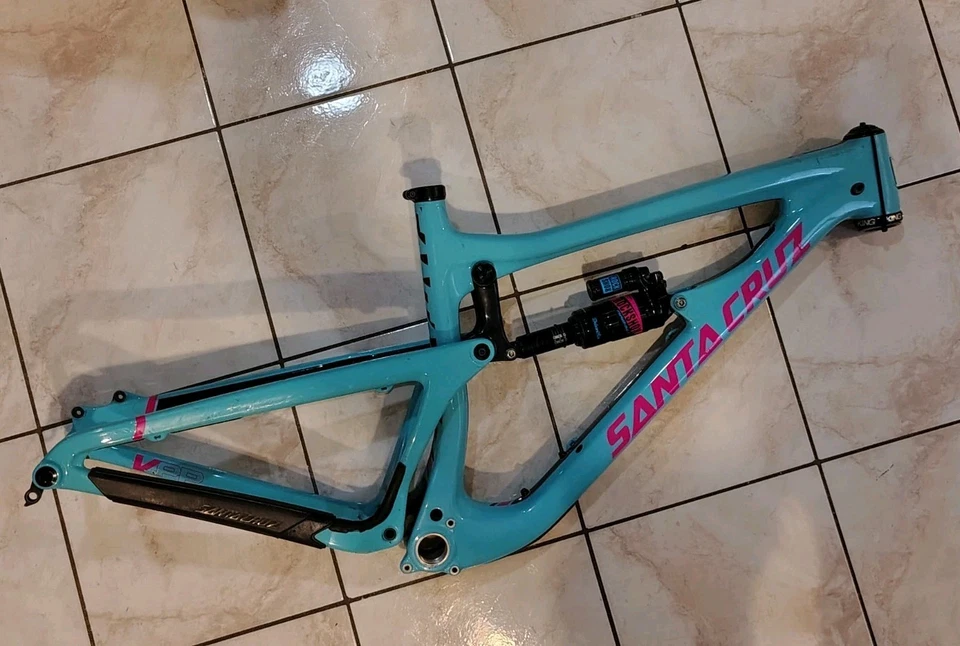 Cuadro de bicicleta de montaña Santa Cruz Nomad C carbono suspensión completa 27,5” mediano 2015 Foto 1 de 4