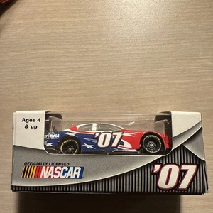 2007 NASCAR Daytona 500 1/64 Official Model Car - Picture 1 of 2