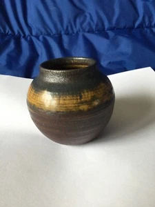 Studio Pottery Vase - 3.75 in tall - unsigned - pre-owned - Picture 1 of 4