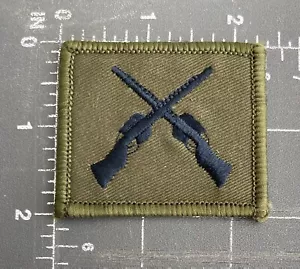 British Royal Armed Forces Marksman Qualification Patch Badge Sharpshooter Award - Picture 1 of 2