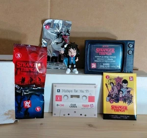 Cápsulas invertidas YuMe Toys Stranger Things Eddie Munson con tarjetas sin abrir - Imagen 1 de 16