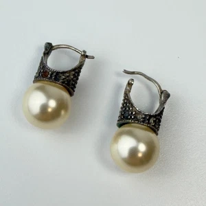 Pendientes perforados vintage de marcasita y perlas blancas de plata - Imagen 1 de 4