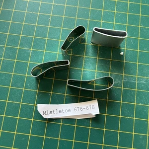 3 tinkerteck two mistletoe metal cutters + a random one - Picture 1 of 3