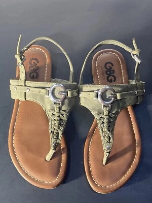 Women's GBG GUESS Los Angeles Olive Green Buckle Flat Thong Sandals Size 5.5 M - Image 1 of 4