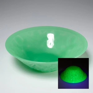 Vintage grüner Jadeit Uran Opalglas Rose Art Deco Schale 8,75" Durchmesser Iris Apfel - Bild 1 von 6