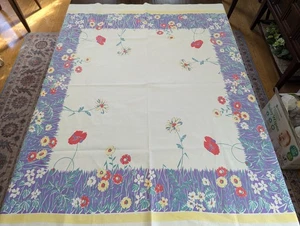 47"x 52" 100% Baumwolle Vintage/USA weiß TB mit lila Bordüre/rot-gelbe Blumen, gebraucht - Bild 1 von 13