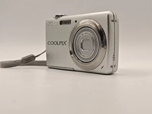 Nikon Digitalkamera Coolpix S225 10.0MP silber getestet - Bild 1 von 10