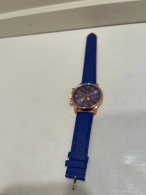 Reloj de cuarzo Geneva platino esfera azul y correa detalles en tono cobre Foto 1 de 4